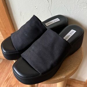 Steve Madden Slinkies black platform heels